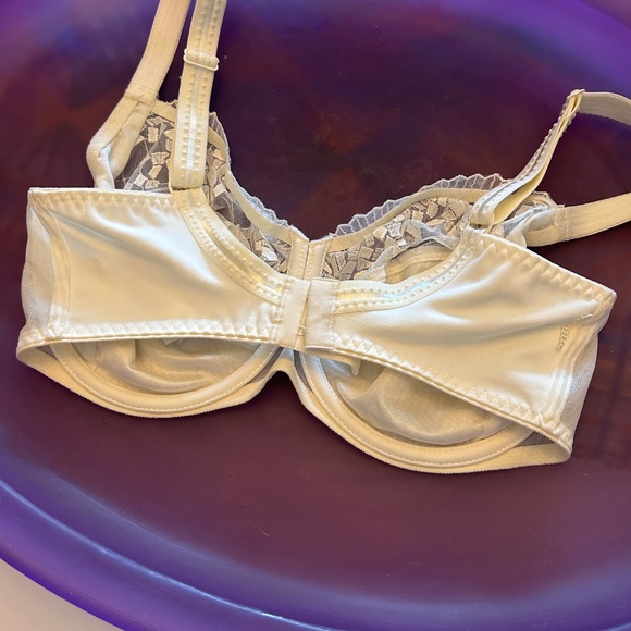 Chantelle Bra - Picture 2 of 3